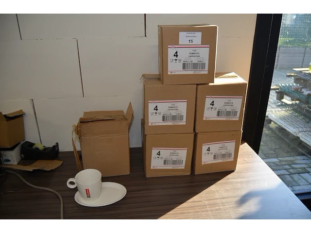 24 tassen met ondertas rombouts cappuccino - afbeelding 1 van  4
