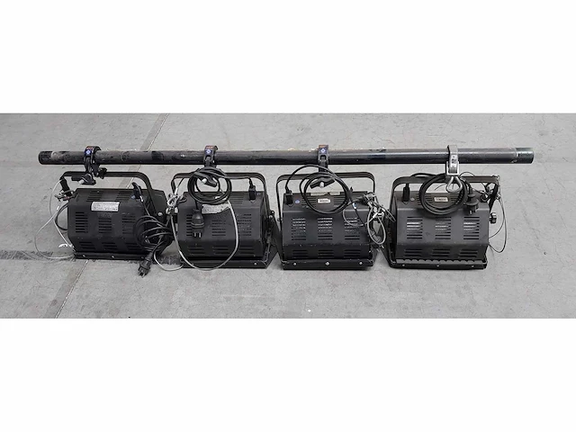 24 x f.a.l. scene pro 1000 flood 1kw asym. w/dolly - afbeelding 3 van  6