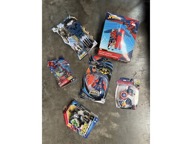 24 x marvel speelgoed - afbeelding 1 van  2