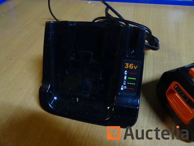 2,5 ah 36 v lithiumbatterij en black&decker-oplader - afbeelding 2 van  6