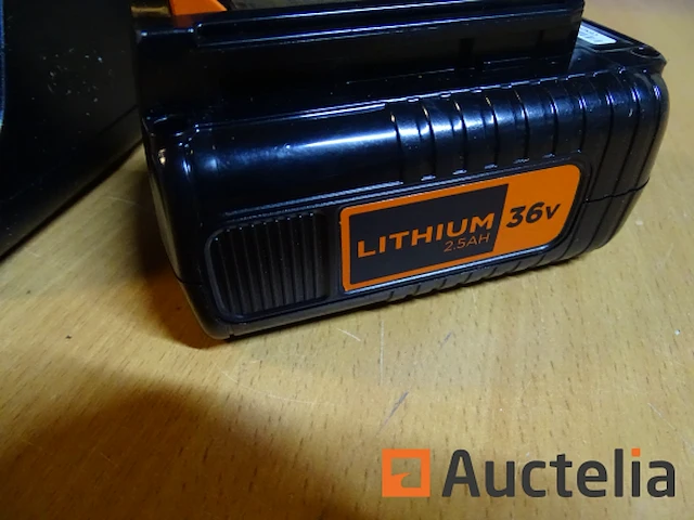 2,5 ah 36 v lithiumbatterij en black&decker-oplader - afbeelding 4 van  6