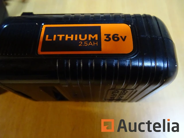 2,5 ah 36 v lithiumbatterij en black&decker-oplader - afbeelding 5 van  6