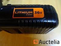 2,5 ah 36 v lithiumbatterij en black&decker-oplader - afbeelding 5 van  6