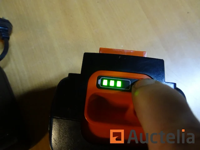 2,5 ah 36 v lithiumbatterij en black&decker-oplader - afbeelding 6 van  6