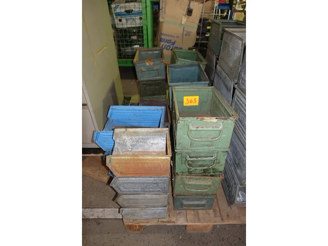 25 assorted metalen stapelbakken - afbeelding 1 van  2