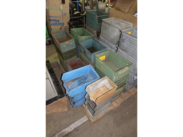 25 assorted metalen stapelbakken - afbeelding 2 van  2