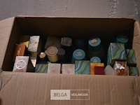 ±25 div soorten klassieke parfum en badschuim - afbeelding 1 van  4