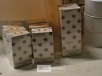 ±25 div soorten klassieke parfums, 14 foundation poeder - afbeelding 2 van  5