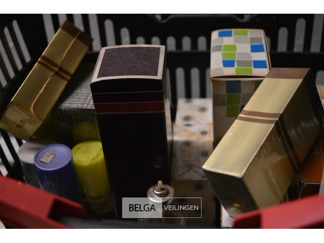 ±25 div soorten klassieke parfums - afbeelding 5 van  5