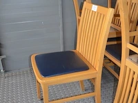25 houten stoelen met blauwe imitatielederen zit - afbeelding 3 van  3