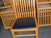 25 houten stoelen met blauwe imitatielederen zit - afbeelding 3 van  3