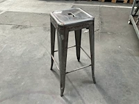 25 metalen barstoelen - afbeelding 1 van  4