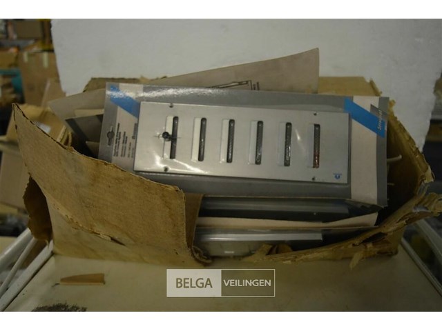 ±25 regelbare verluchtingsroosters 300x100mm - afbeelding 1 van  3