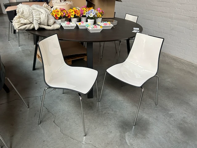 25 stoelen scab design - afbeelding 1 van  7