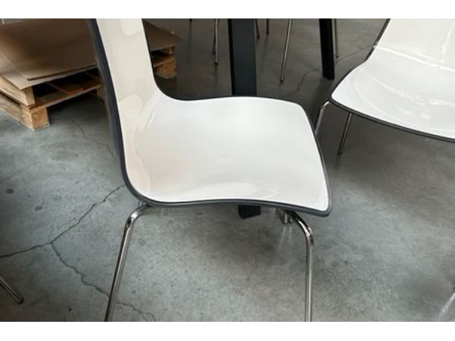 25 stoelen scab design - afbeelding 2 van  7