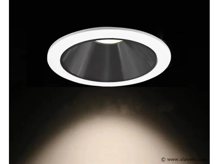Div. nieuwe led verlichting, wo. straatverlichting, led panelen, led spots en strips, opbouwframes, tl’s enz.
