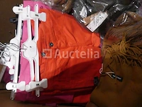 250 kledingstukken met verschillende hangers - afbeelding 2 van  8