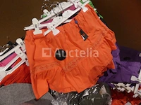 250 kledingstukken met verschillende hangers - afbeelding 4 van  8