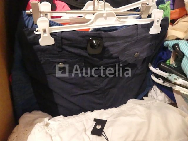 250 kledingstukken met verschillende hangers - afbeelding 6 van  6