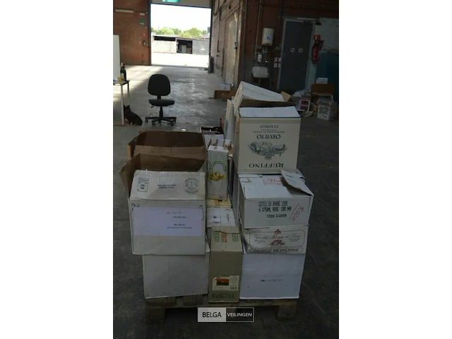 ±252 flessen inhoud pallet div soorten wijnen - afbeelding 2 van  6