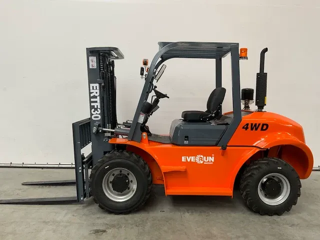 2.5t vorkheftruck 4wd triple mast 3m - afbeelding 27 van  30