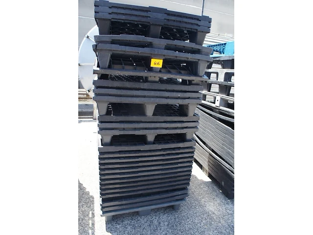 25x 80x120 plastic palletten - afbeelding 1 van  2