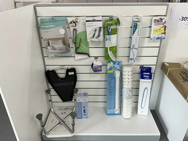 26 diverse sanitaire medische hulpmiddelen, compleet met badkuip - afbeelding 4 van  11