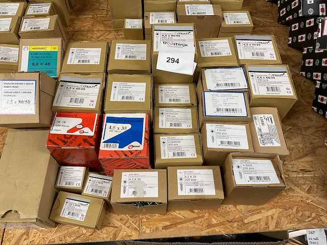 26 dozen bevestigingsmaterialen - afbeelding 1 van  10