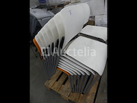 26 stoelen - afbeelding 2 van  4