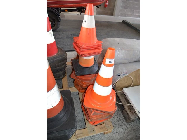 26 stuks verkeerskegels - afbeelding 1 van  5