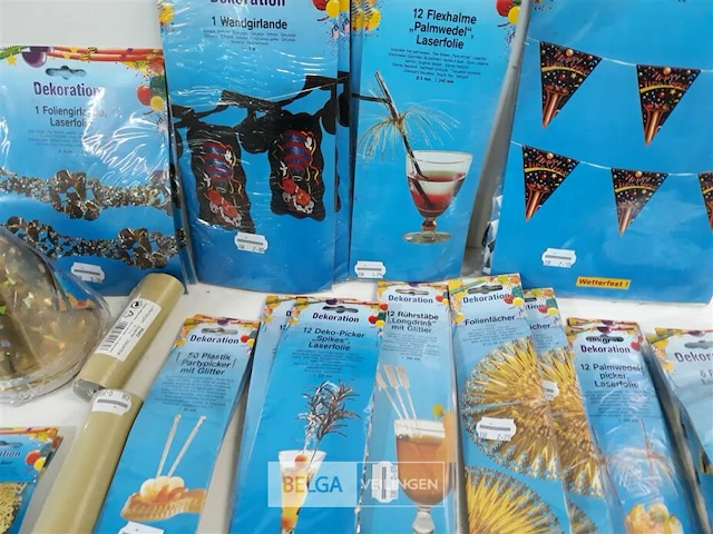 26 x feestartikels 13 assorti 2 van ieder - afbeelding 1 van  3