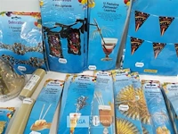 26 x feestartikels 13 assorti 2 van ieder - afbeelding 1 van  3