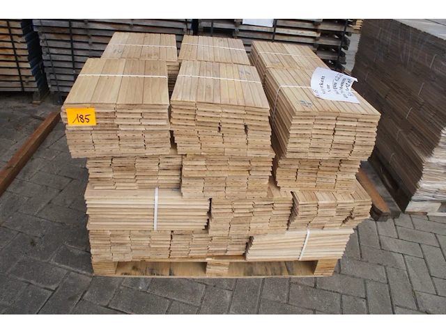 26,88 m² massief eiken visgraatparket 16mm - afbeelding 1 van  5