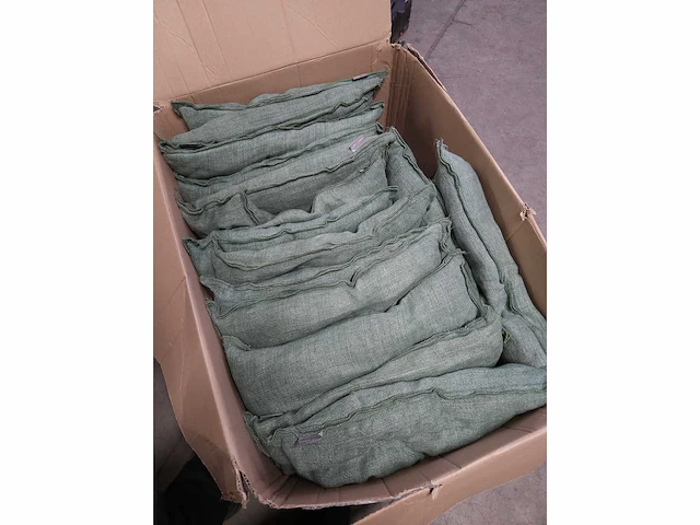 26x olijfgroene kussens - afbeelding 1 van  1