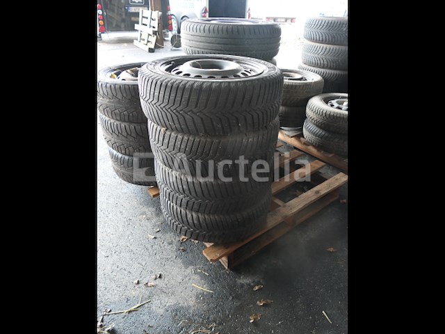 27 diverse banden gemonteerd op stalen velgen - afbeelding 2 van  10