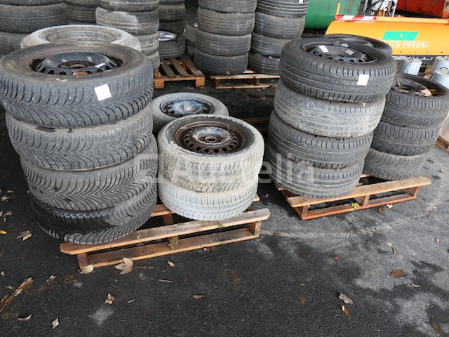 27 diverse banden gemonteerd op stalen velgen - afbeelding 3 van  10