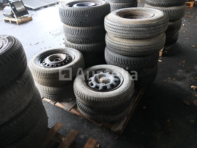 27 diverse banden gemonteerd op stalen velgen - afbeelding 7 van  10