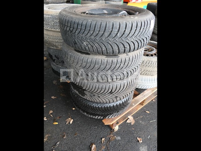 27 diverse banden gemonteerd op stalen velgen - afbeelding 8 van  10