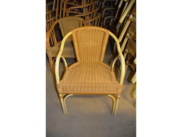 27 imitatie rotan stoelen (1139) - afbeelding 1 van  4