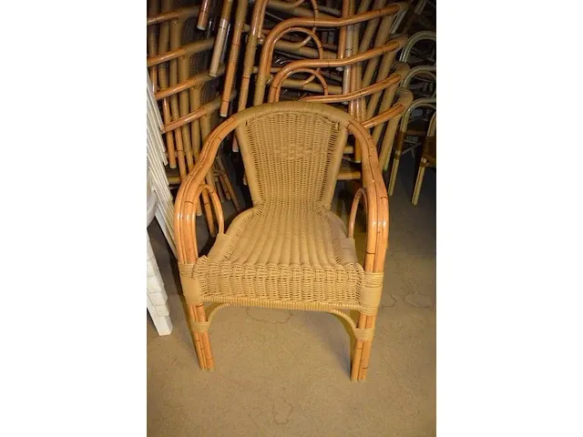27 imitatie rotan stoelen (1139) - afbeelding 1 van  4