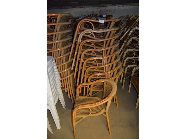 27 imitatie rotan stoelen (1139) - afbeelding 3 van  4
