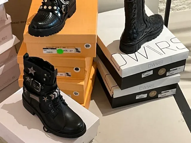 27 paar diverse damesschoenen - afbeelding 6 van  9