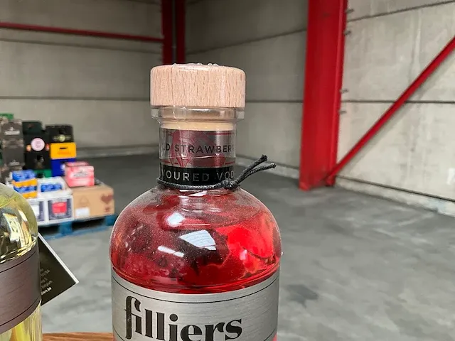 28 diverse flessen vodka filliers - afbeelding 3 van  7