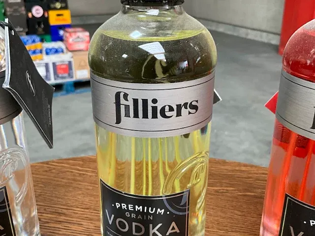 28 diverse flessen vodka filliers - afbeelding 4 van  7
