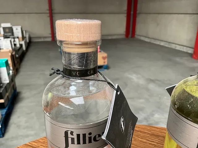 28 diverse flessen vodka filliers - afbeelding 7 van  7