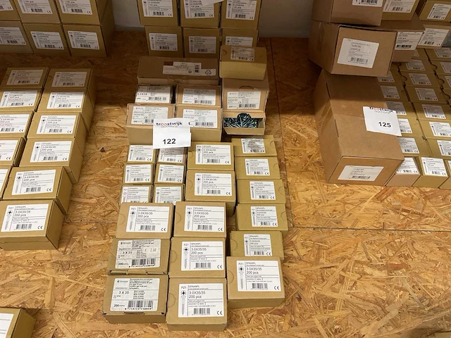28 dozen spaanplaatschroeven - afbeelding 1 van  7