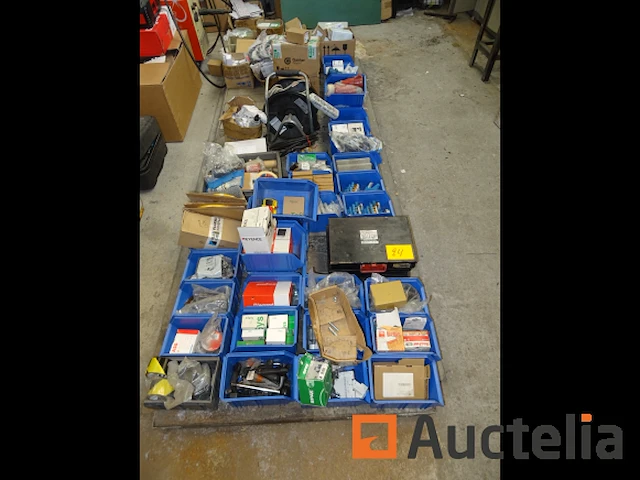 28 opbergbakken met inhoud - afbeelding 1 van  6