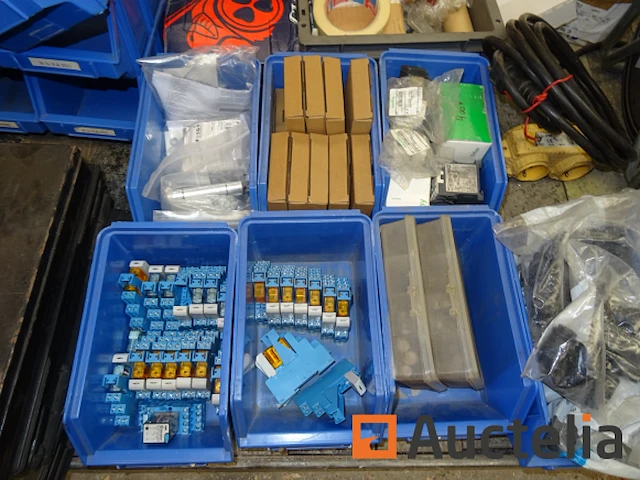28 opbergbakken met inhoud - afbeelding 4 van  6