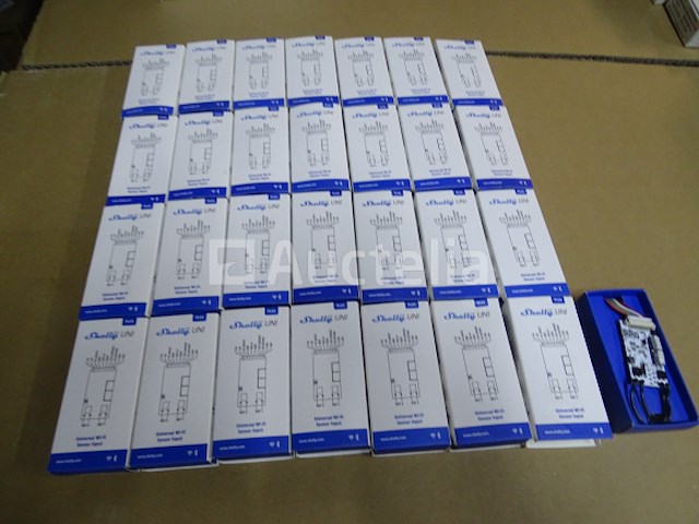 28 shelly plus uni shelly universele wifi-module - afbeelding 1 van  4