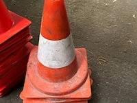 28 verkeerskegels - afbeelding 2 van  4